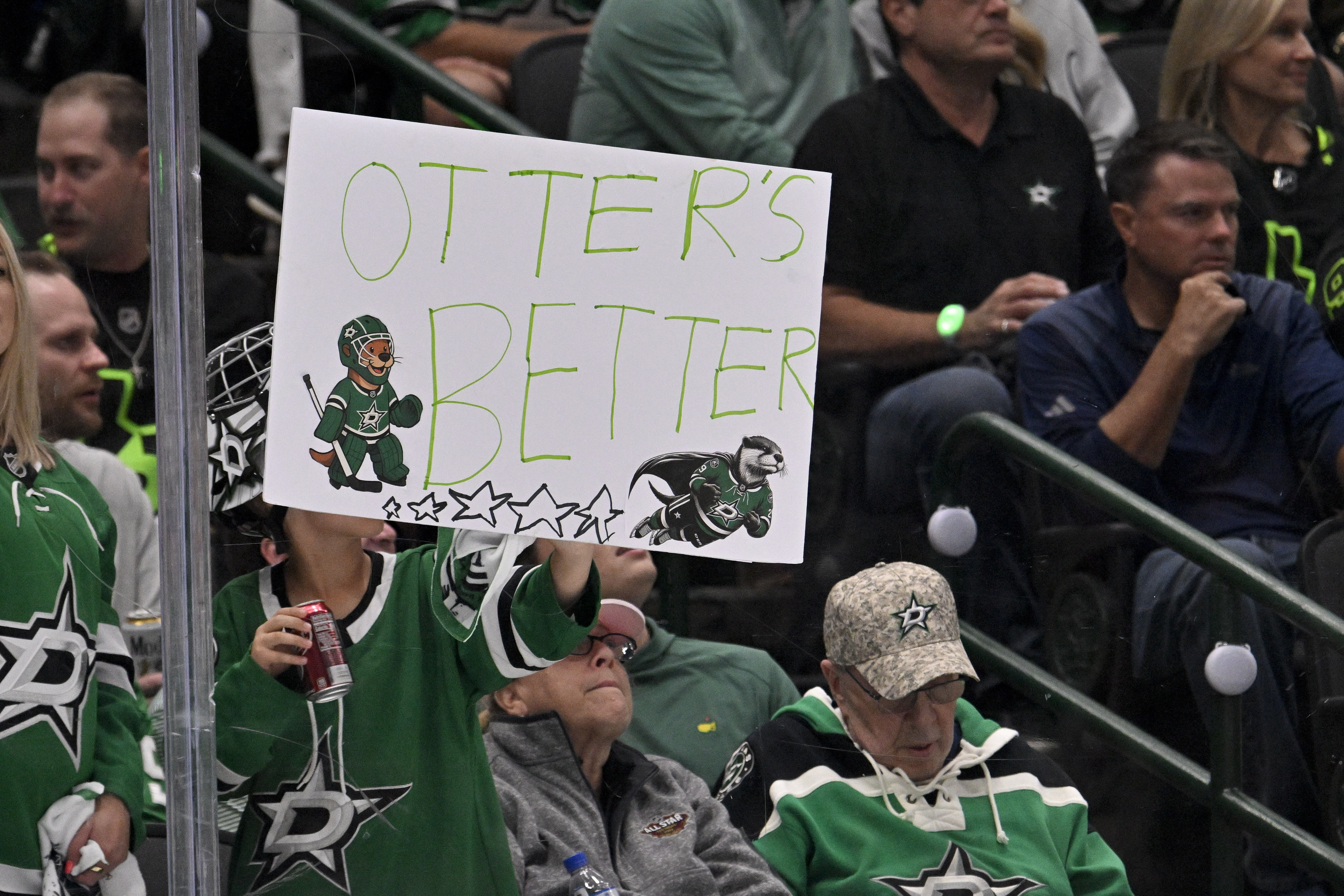 Jake Oettinger has outperformed Connor Hellebuyck (Imagn)